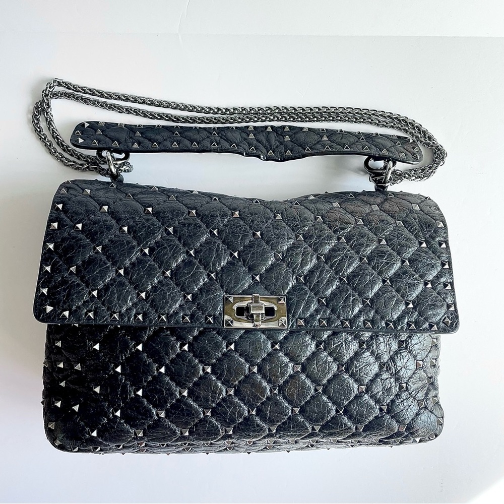 VALENTINO GARAVANI 
Craquele Nappa Large Rockstud‎ Spike Shoulder Bag Black